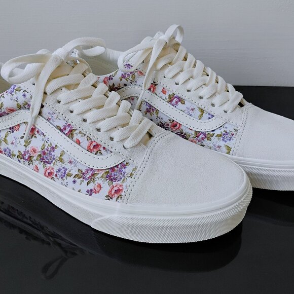 Vans Women's Old Skool Suede / Canvas Sneaker in Adorable Vintage Floral - Picture 3 of 12